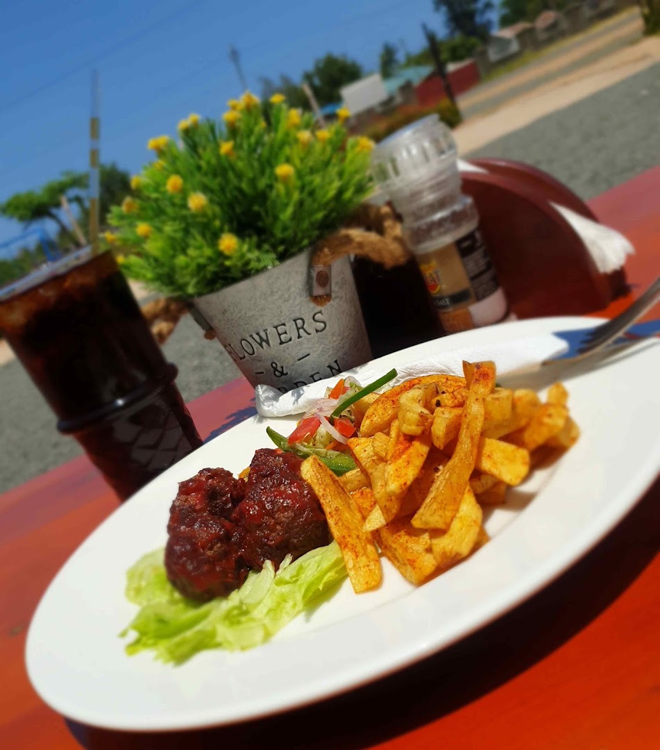 The Ground Restaurant: appetizing food photo with atmosphere