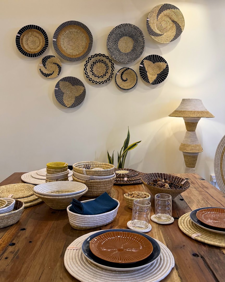 WomenCraft: attractive display of shop products