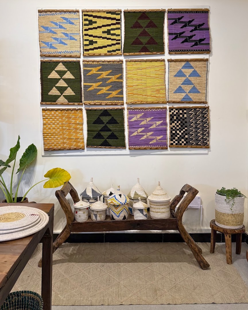 WomenCraft: attractive display of shop products