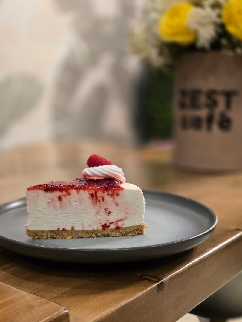 Zest Café: appetizing food photo with branding