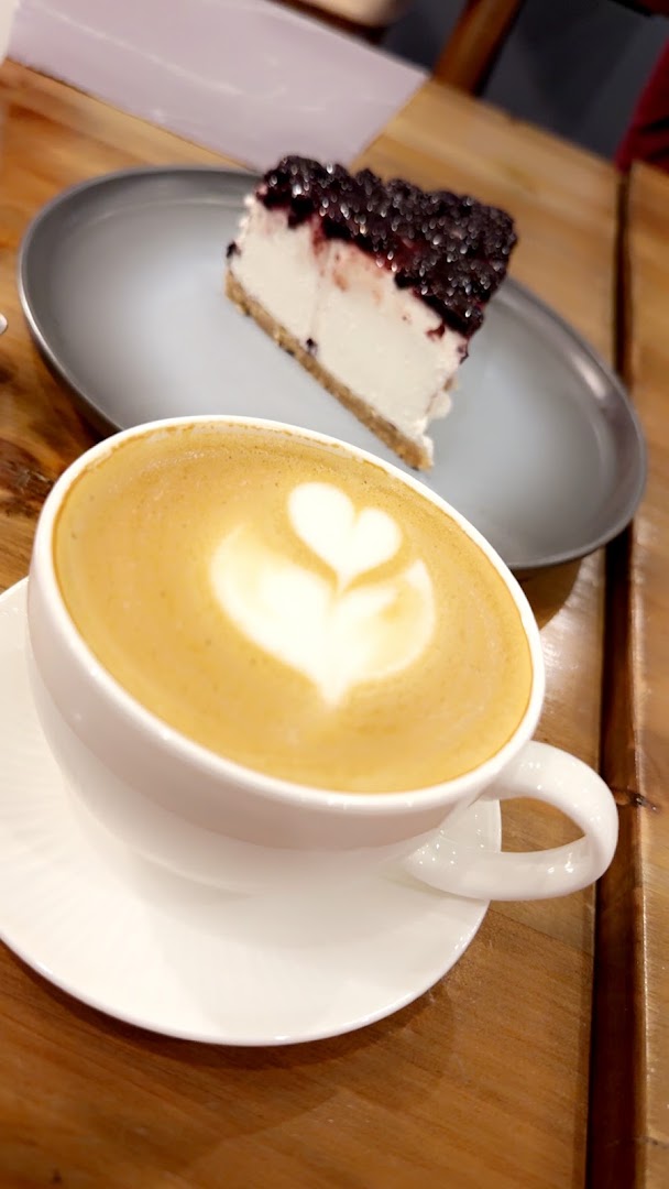 Zest Café: appetizing food and coffee presentation