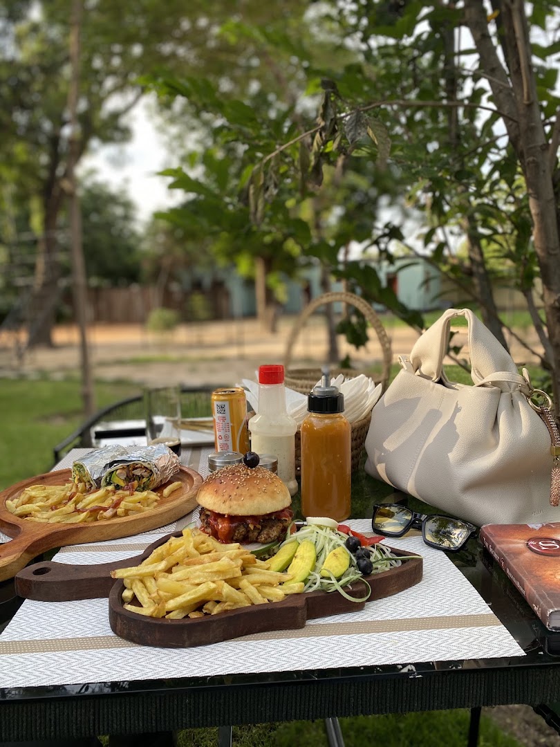 Jacques Salad and Restaurant: appetizing food in pleasant setting