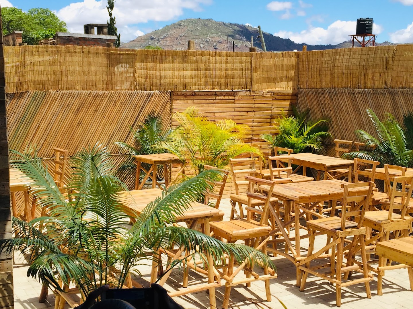Backyard Lounge: inviting outdoor seating area photo
