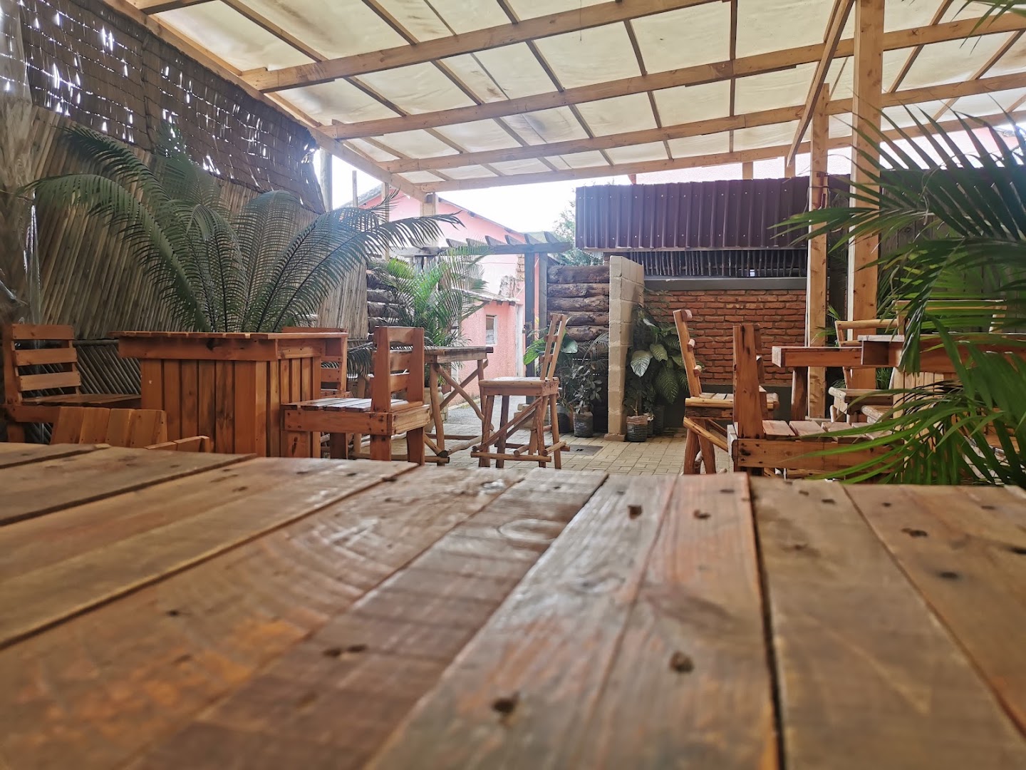 Backyard Lounge: inviting atmosphere of the terrace