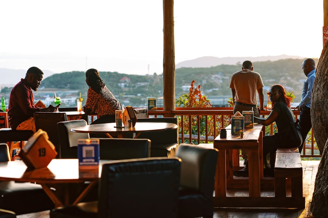 Forest Garden Bar: inviting atmosphere with scenic view