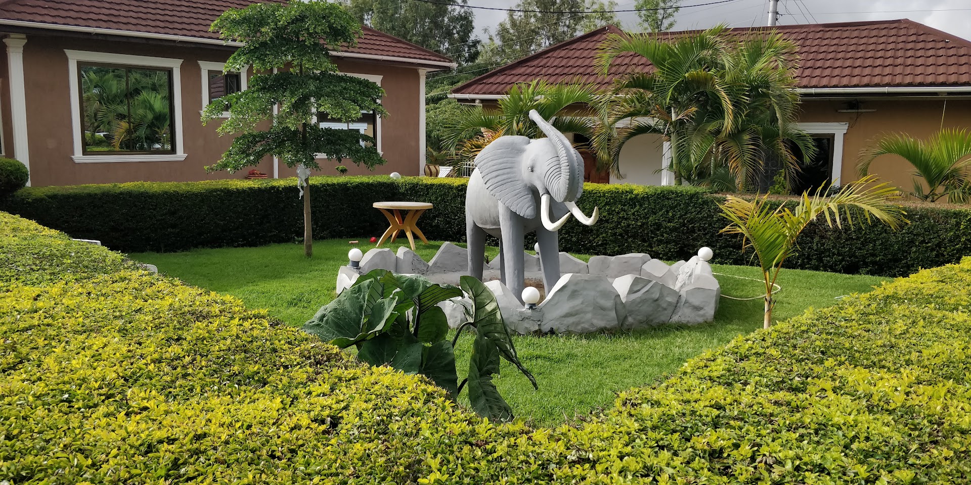 Gentle Hills Hotel: hotel's outdoor grounds