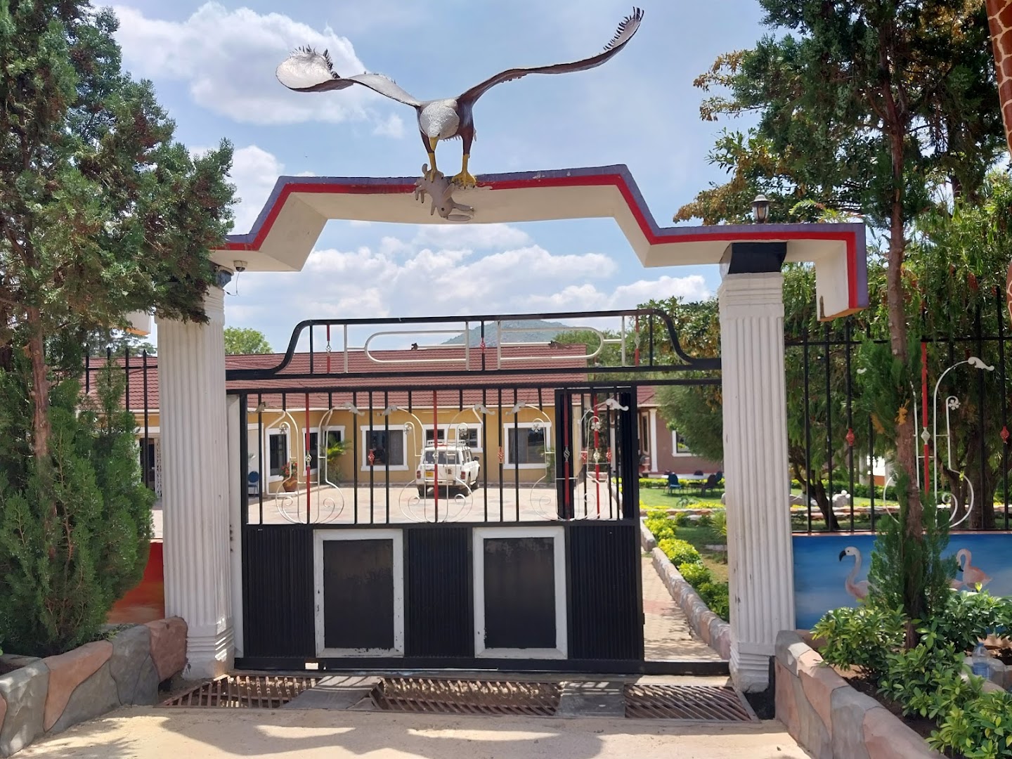 Gentle Hills Hotel: clear exterior view of venue