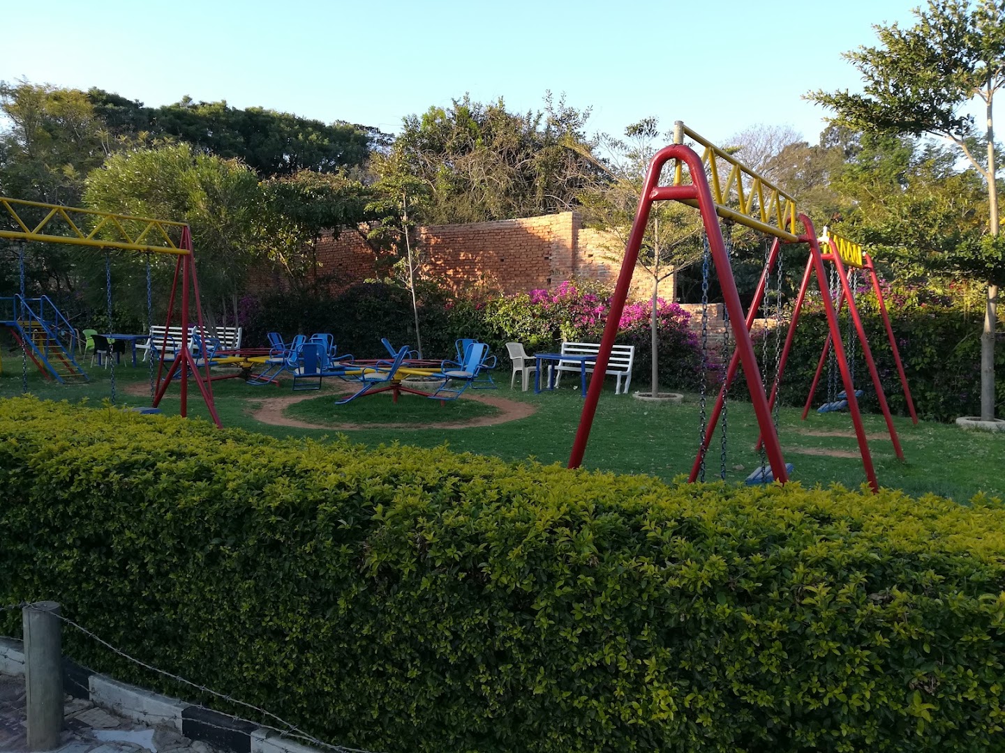 Gentle Hills Hotel: pleasant outdoor seating area