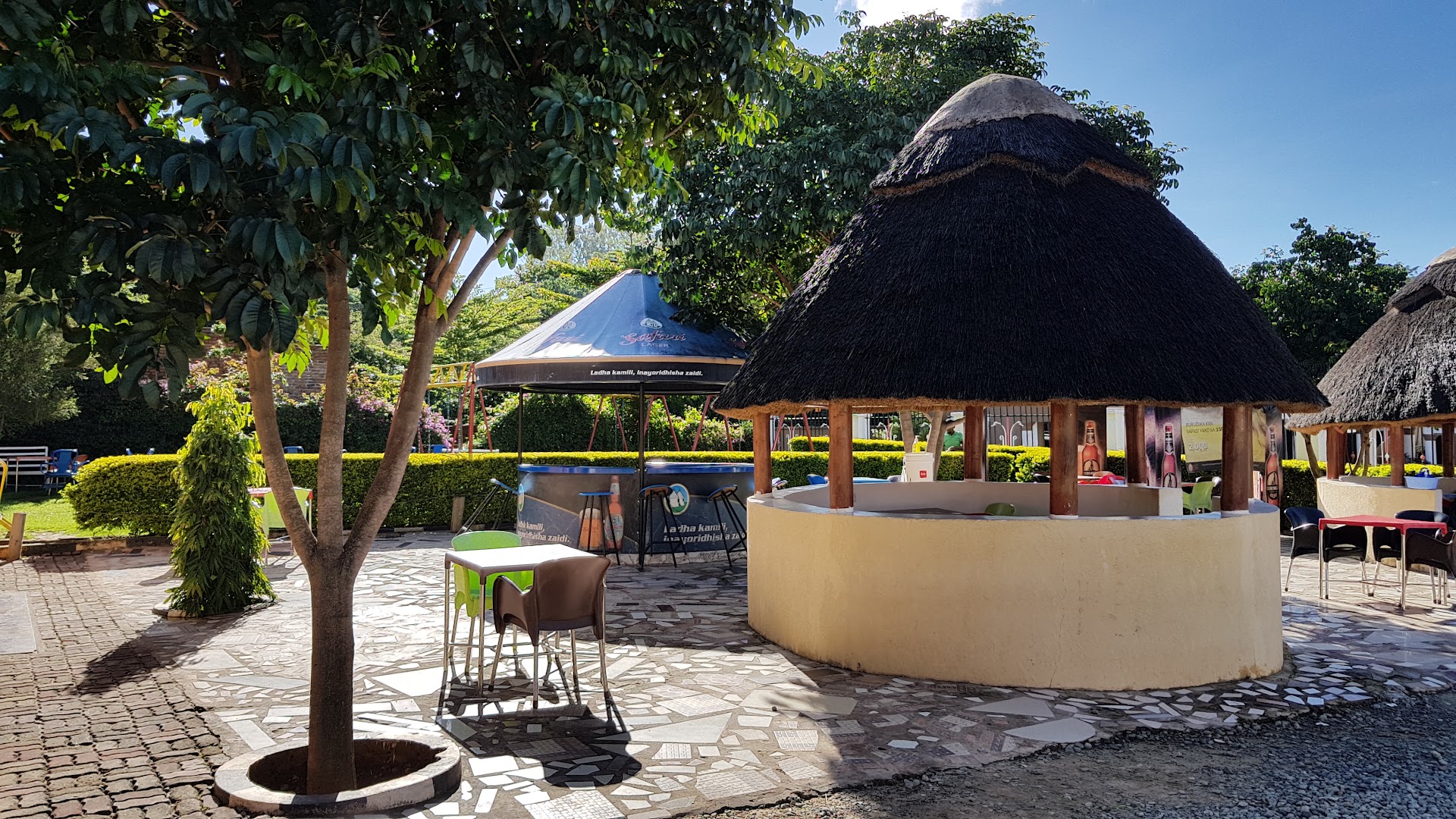 Gentle Hills Hotel: pleasant outdoor seating area