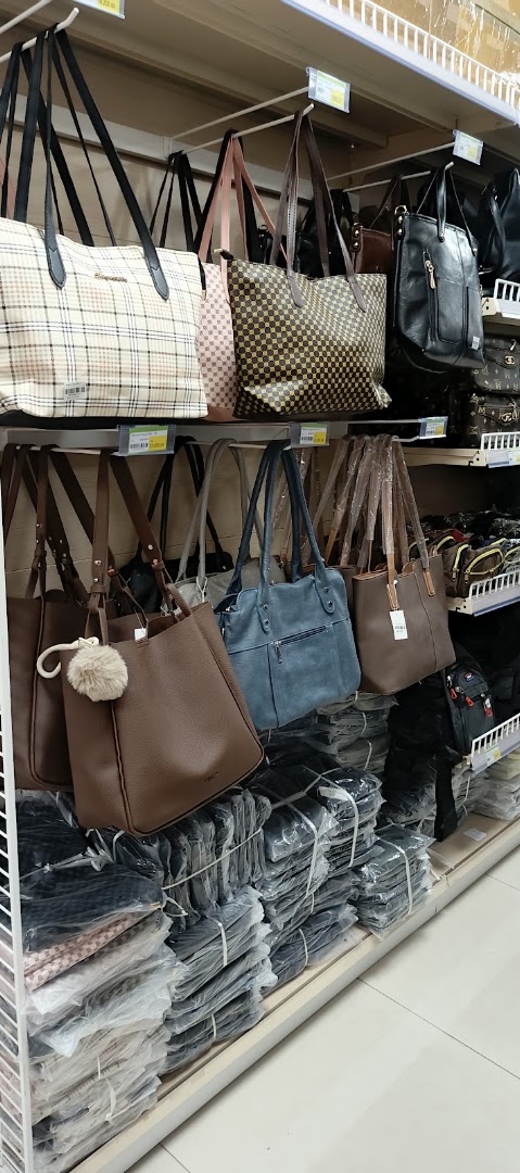 Iringa Shopping Mall: clear display of shop products