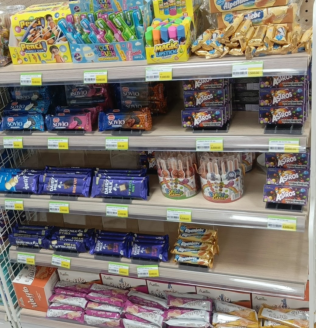 Iringa Shopping Mall: clear display of shop products