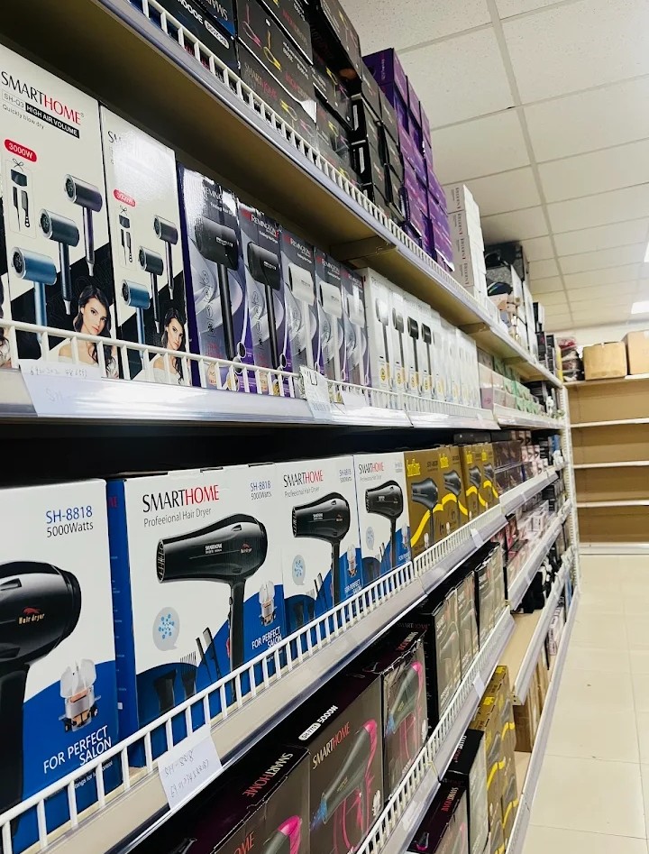 Iringa Shopping Mall: clear display of shop products