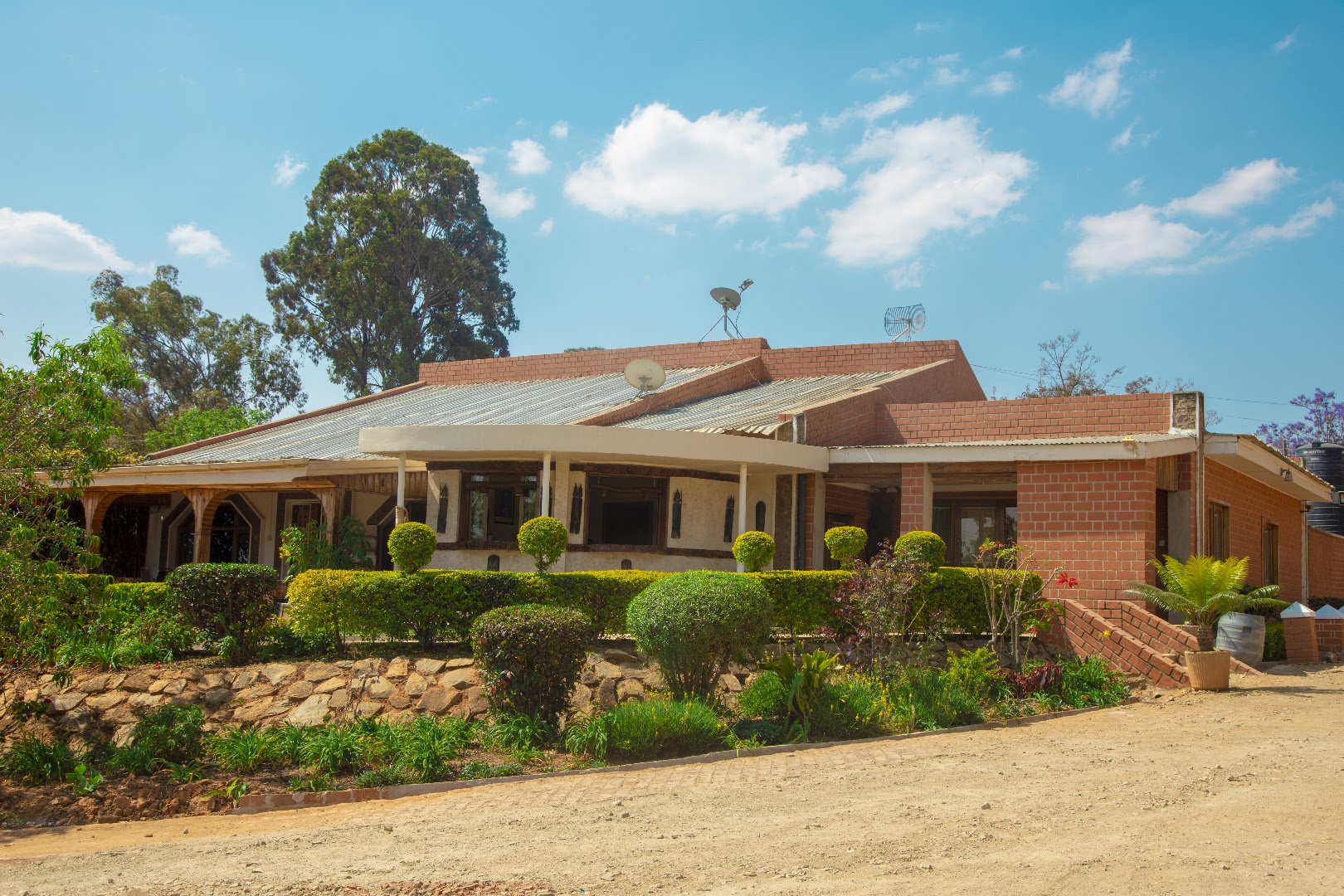 Sai Villa: clear exterior shot of venue
