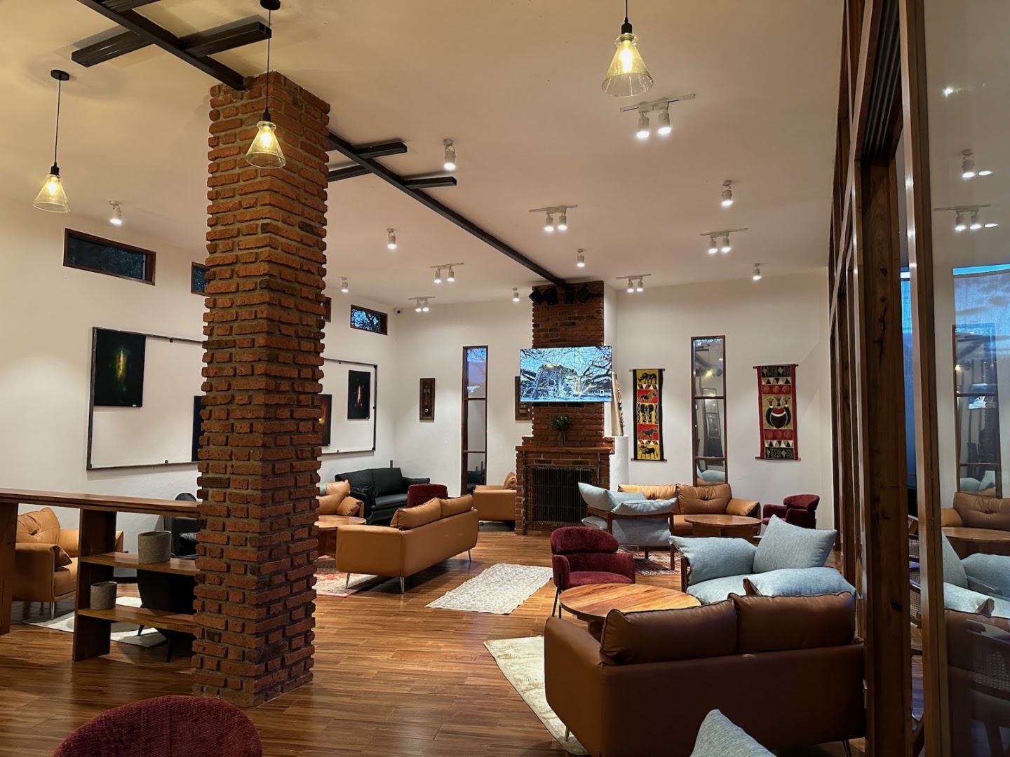 Lilac Oasis: clear, inviting restaurant interior shot