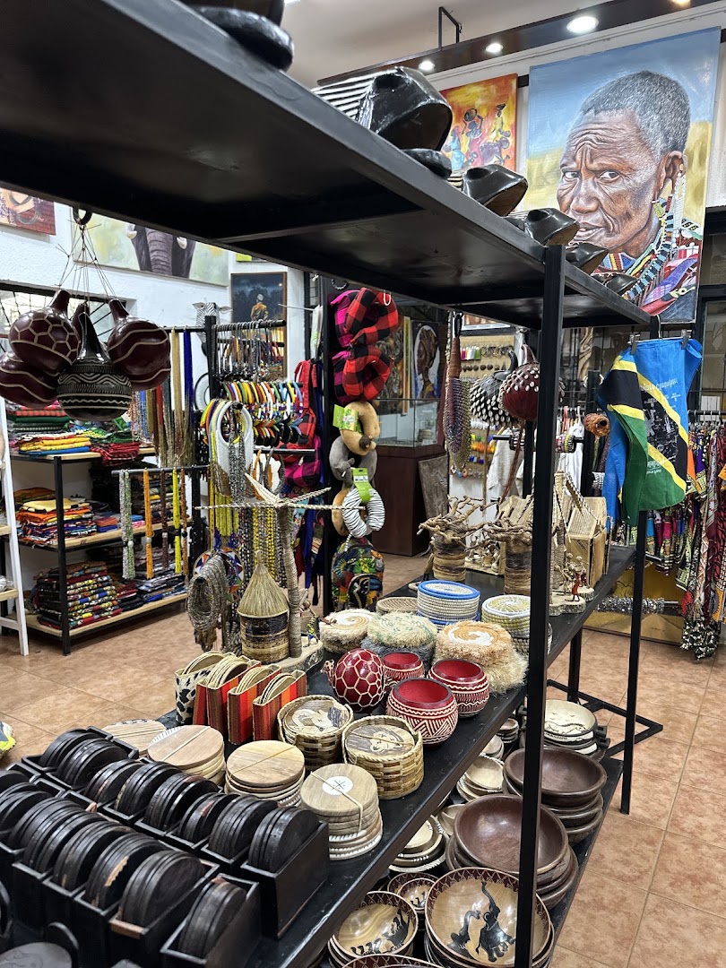 Art Treasure: clear display of shop products