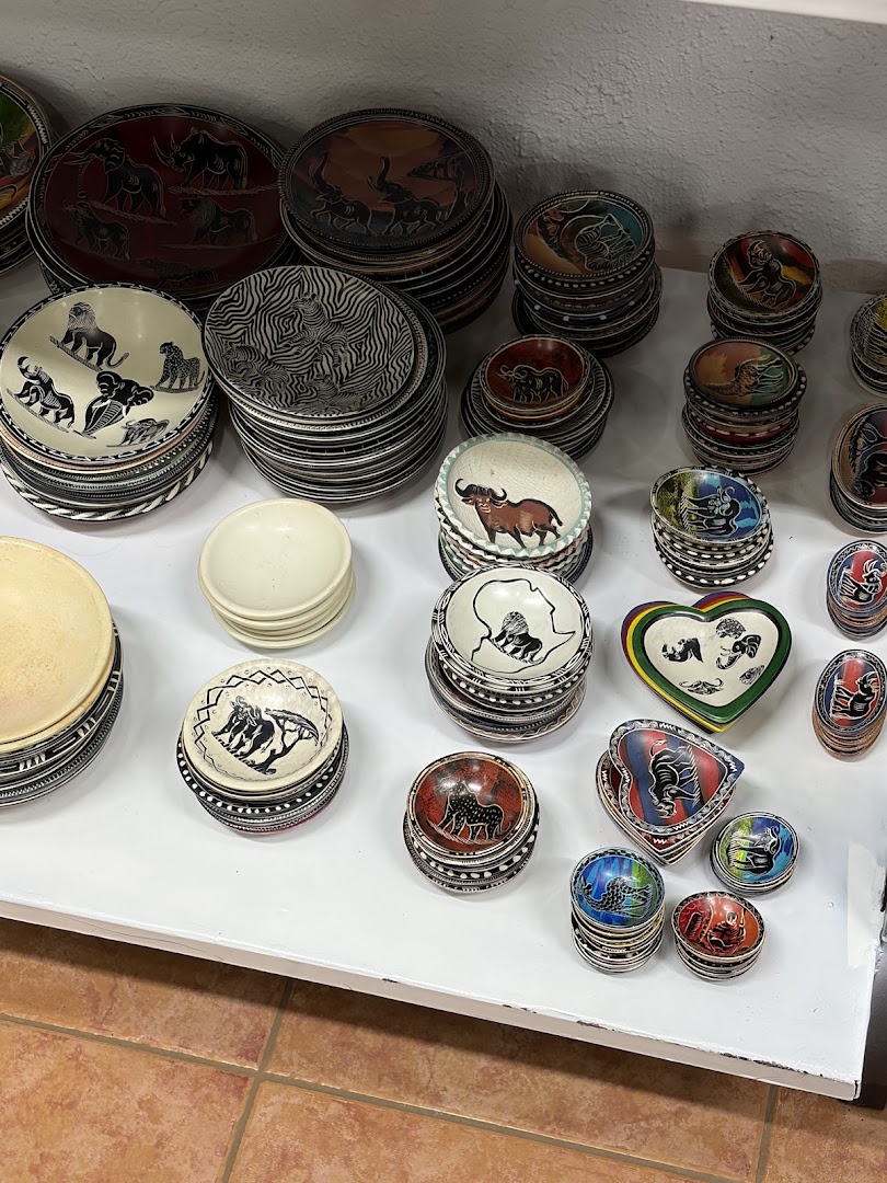 Art Treasure: clear display of shop products