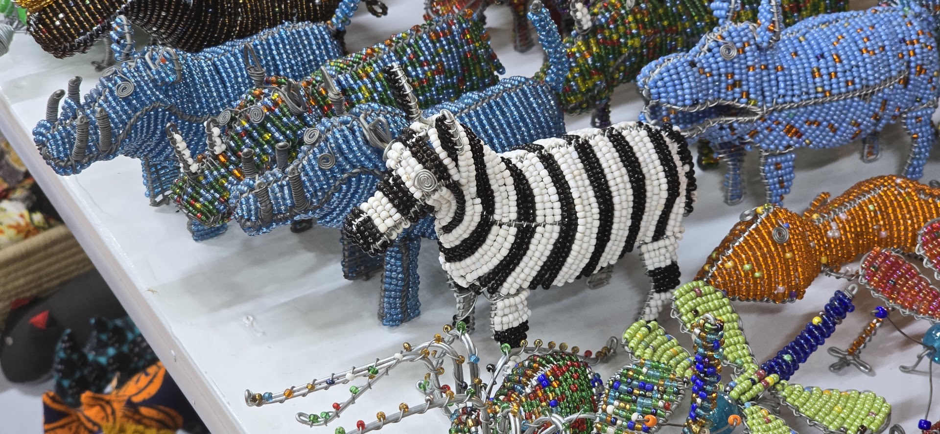 Art Treasure: clear display of shop products
