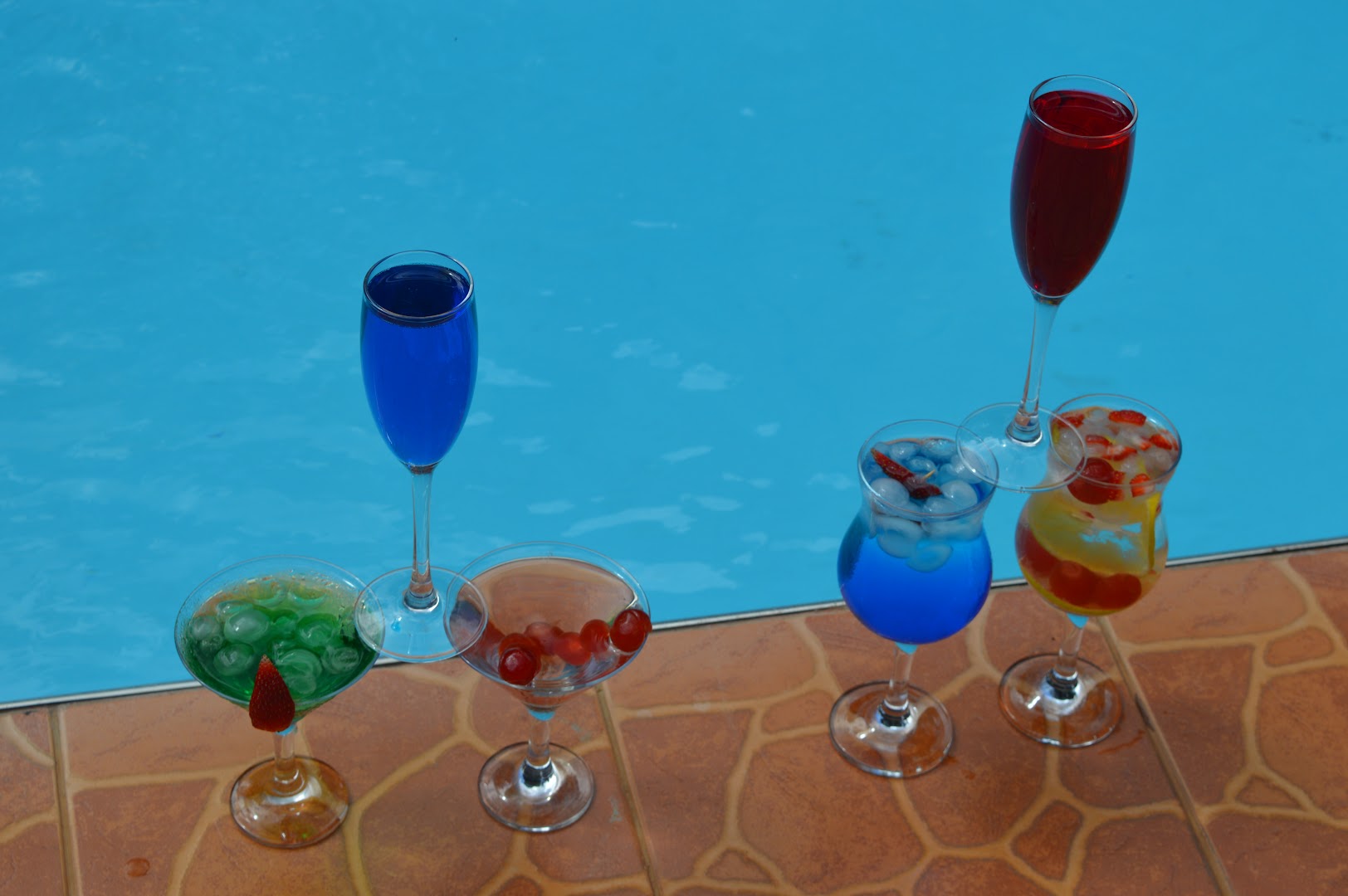 Barafu - The Bar: appealing cocktail presentation by pool
