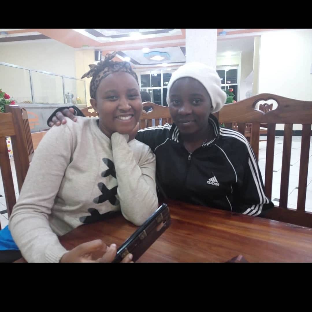 Fresh Restaurant: customers enjoying the restaurant atmosphere