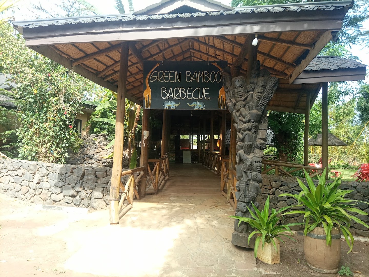 Green Bamboo BBQ: clear, inviting exterior restaurant photo