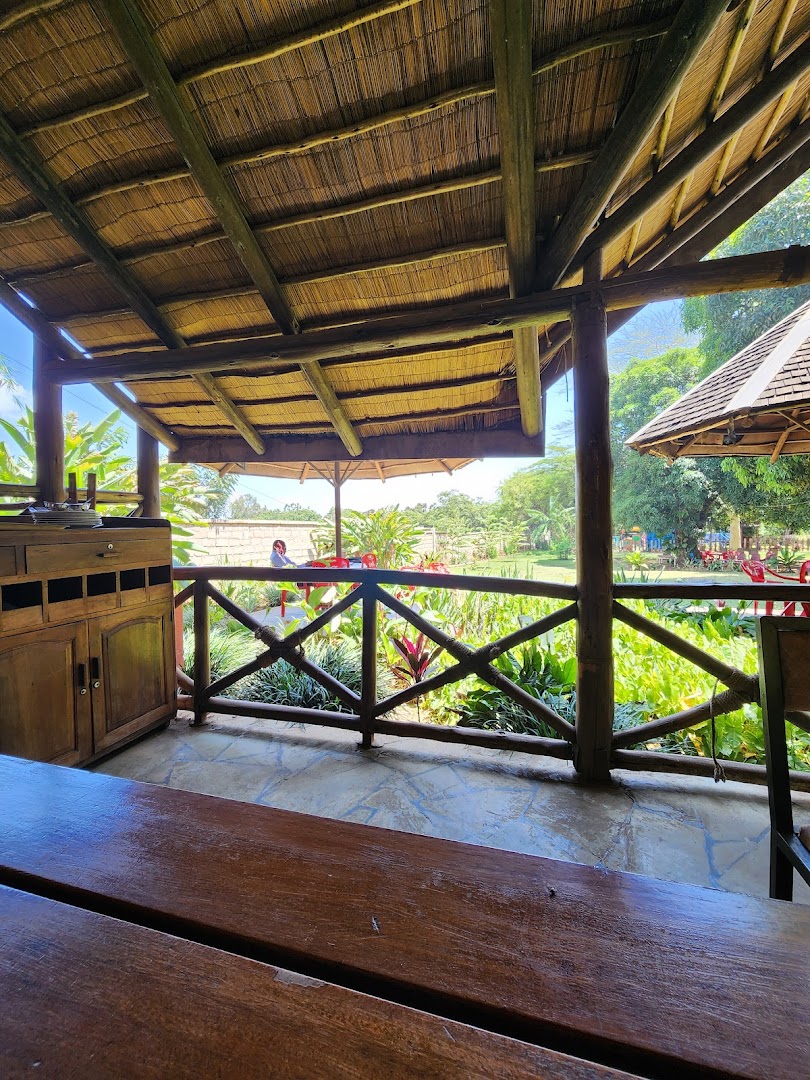 Green Bamboo BBQ: inviting and clear restaurant atmosphere