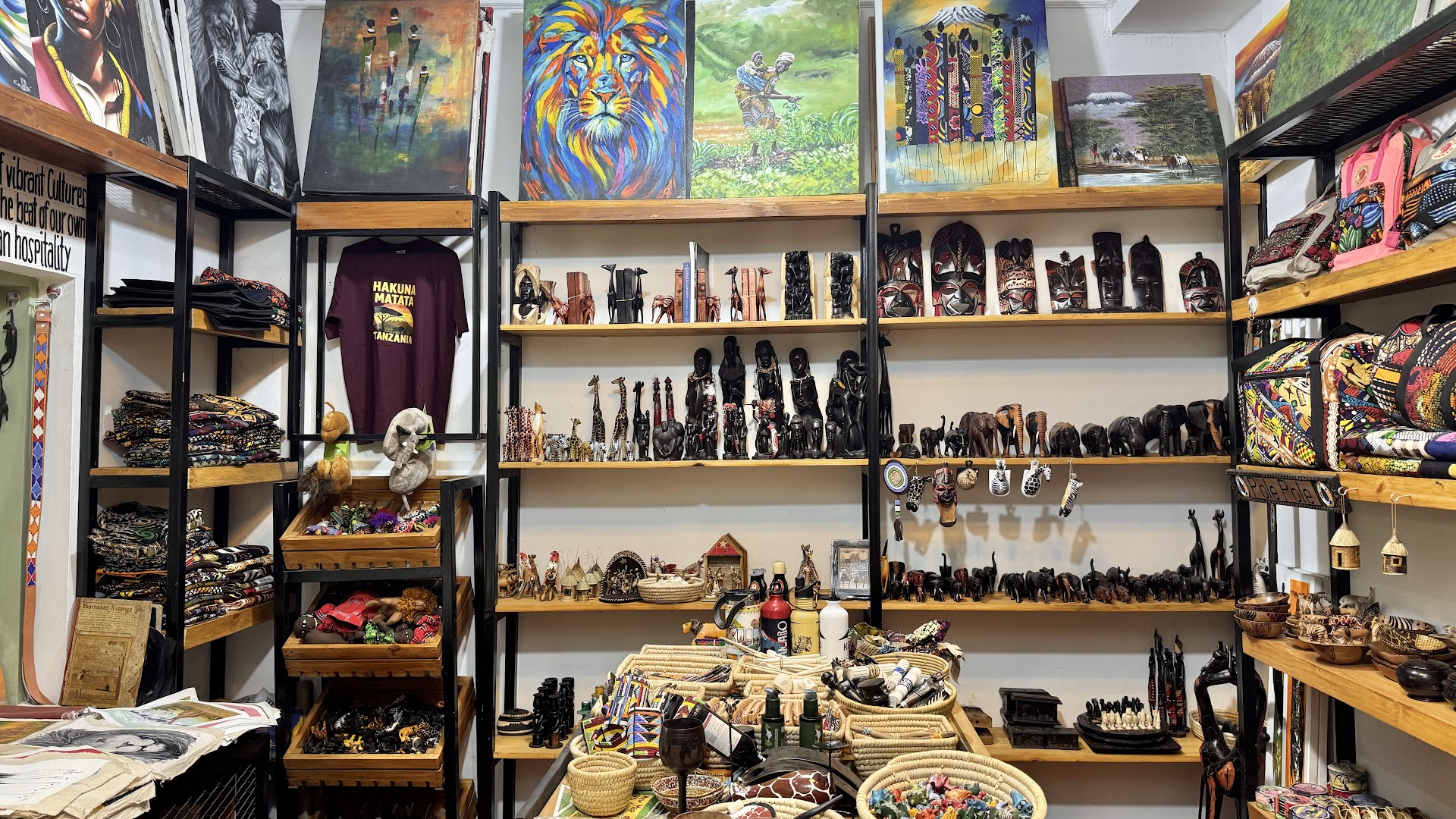Mama Africa Giftshop: clear display of shop products