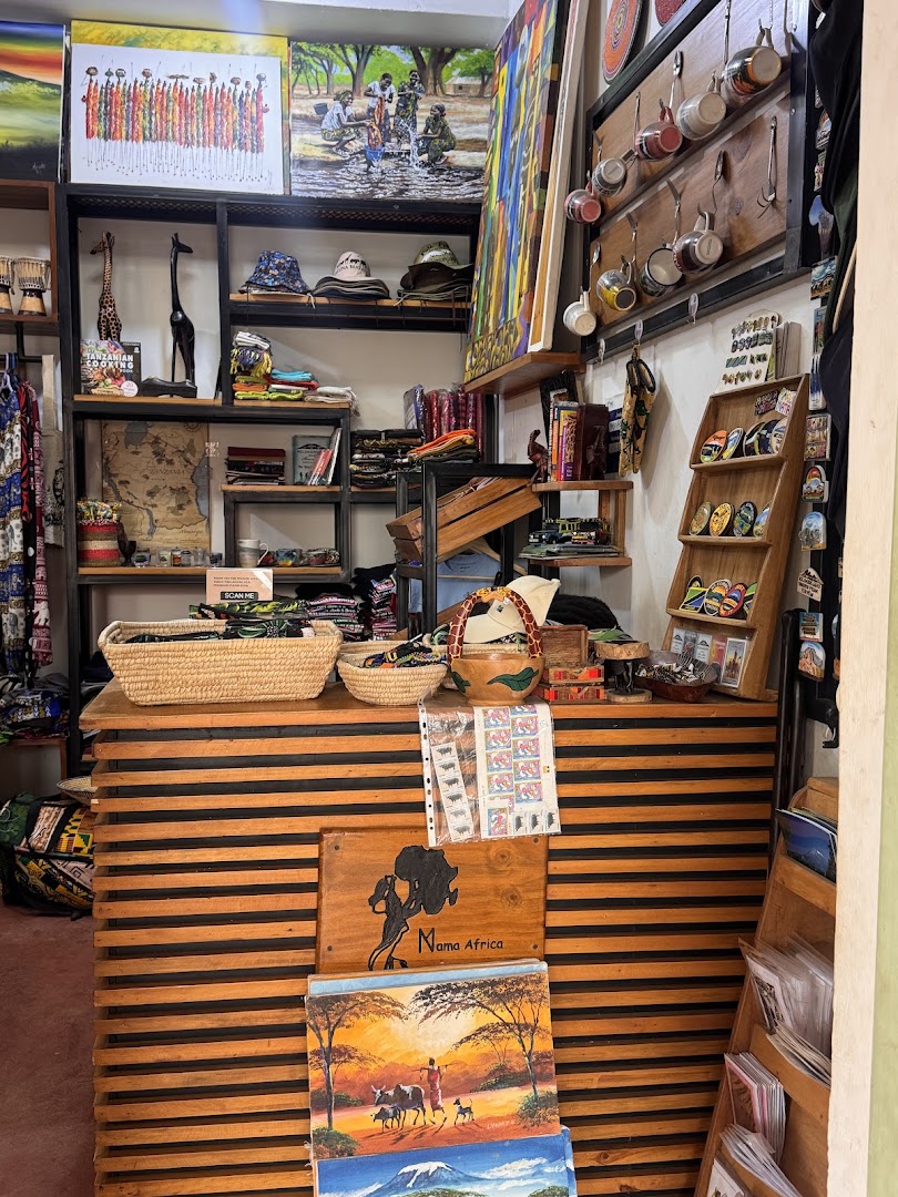 Mama Africa Giftshop: clear display of shop products
