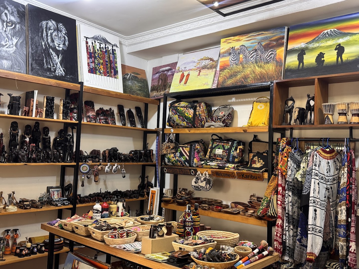 Mama Africa Giftshop: clear display of shop products