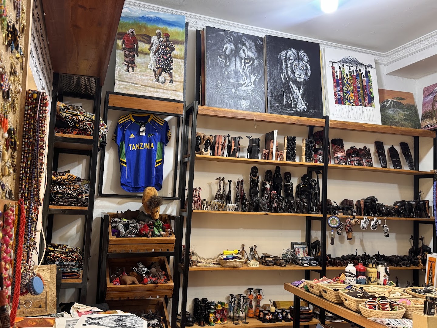 Mama Africa Giftshop: clear display of shop products