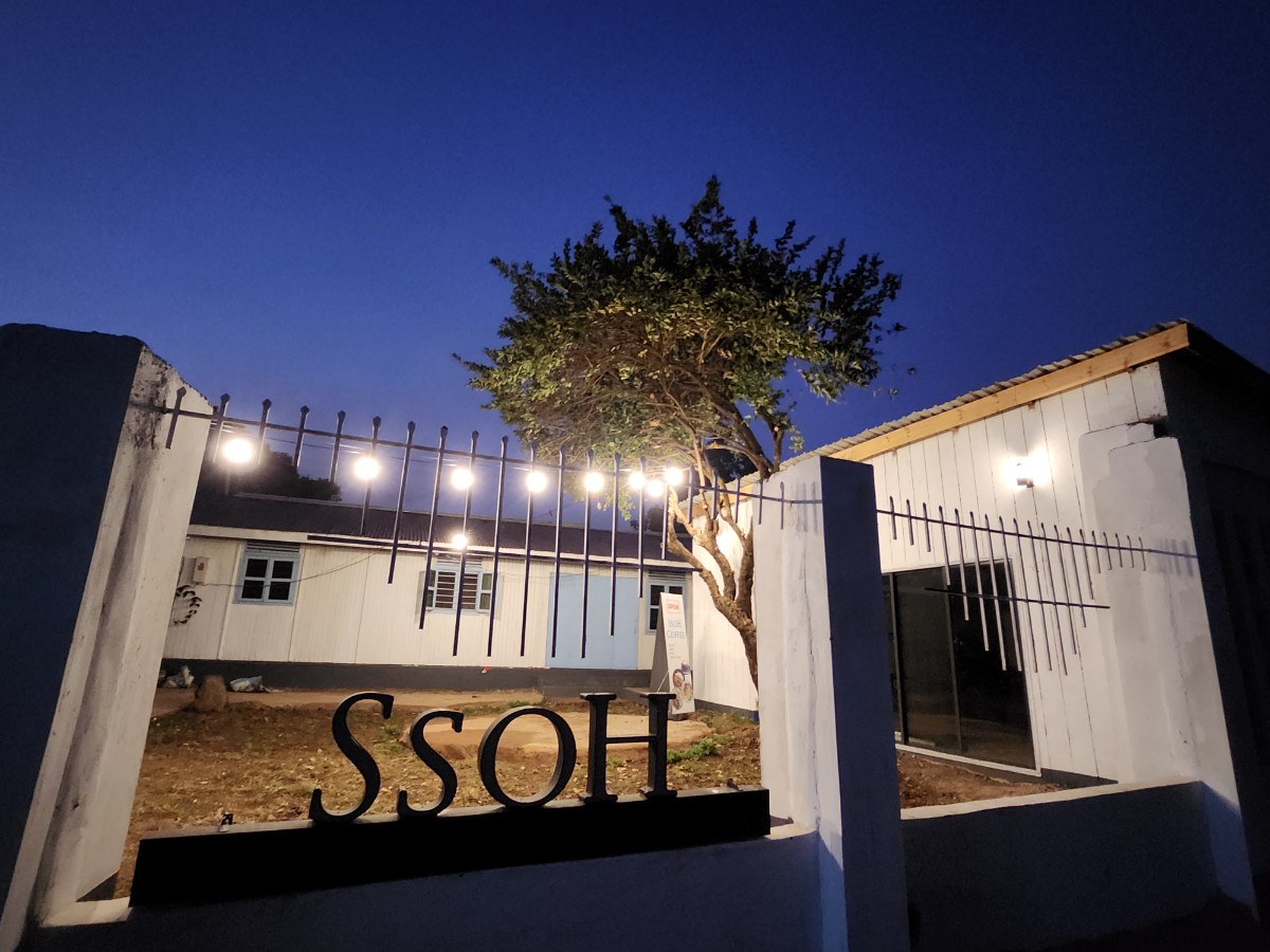 SsoH Coffee: attractive evening exterior shot