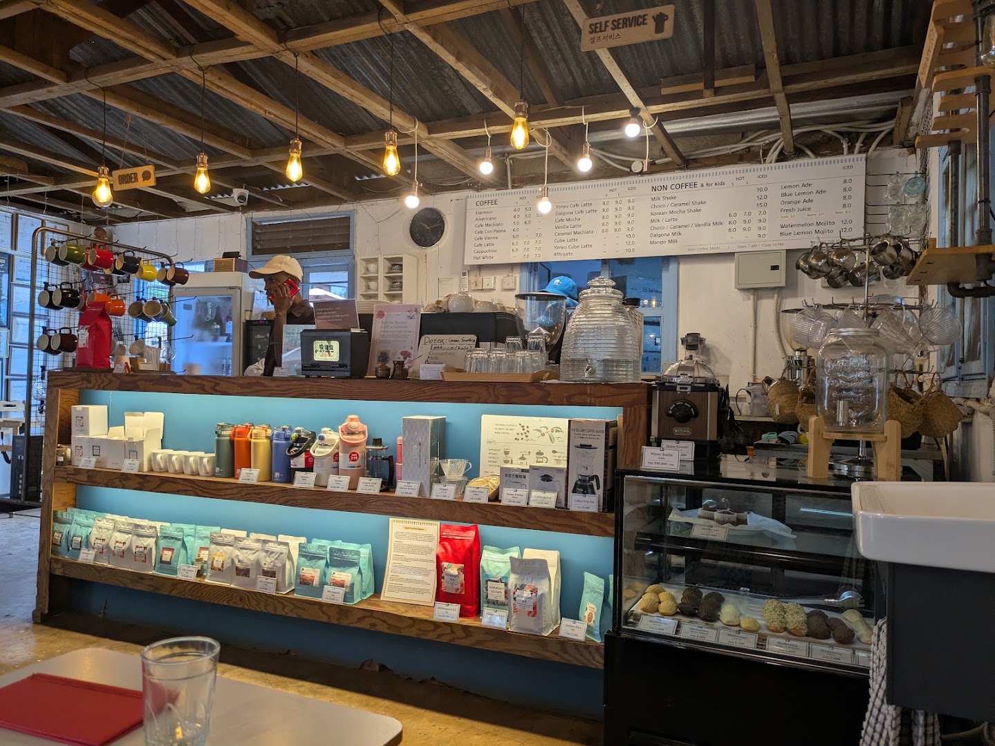 SsoH Coffee: clear view of cafe interior