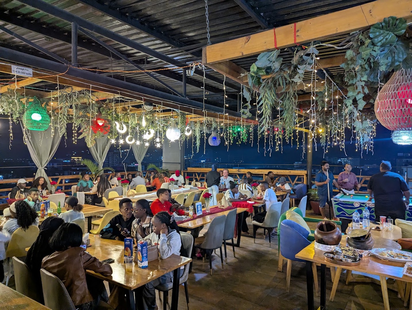 Pinnacle Lounge: vibrant atmosphere and interior
