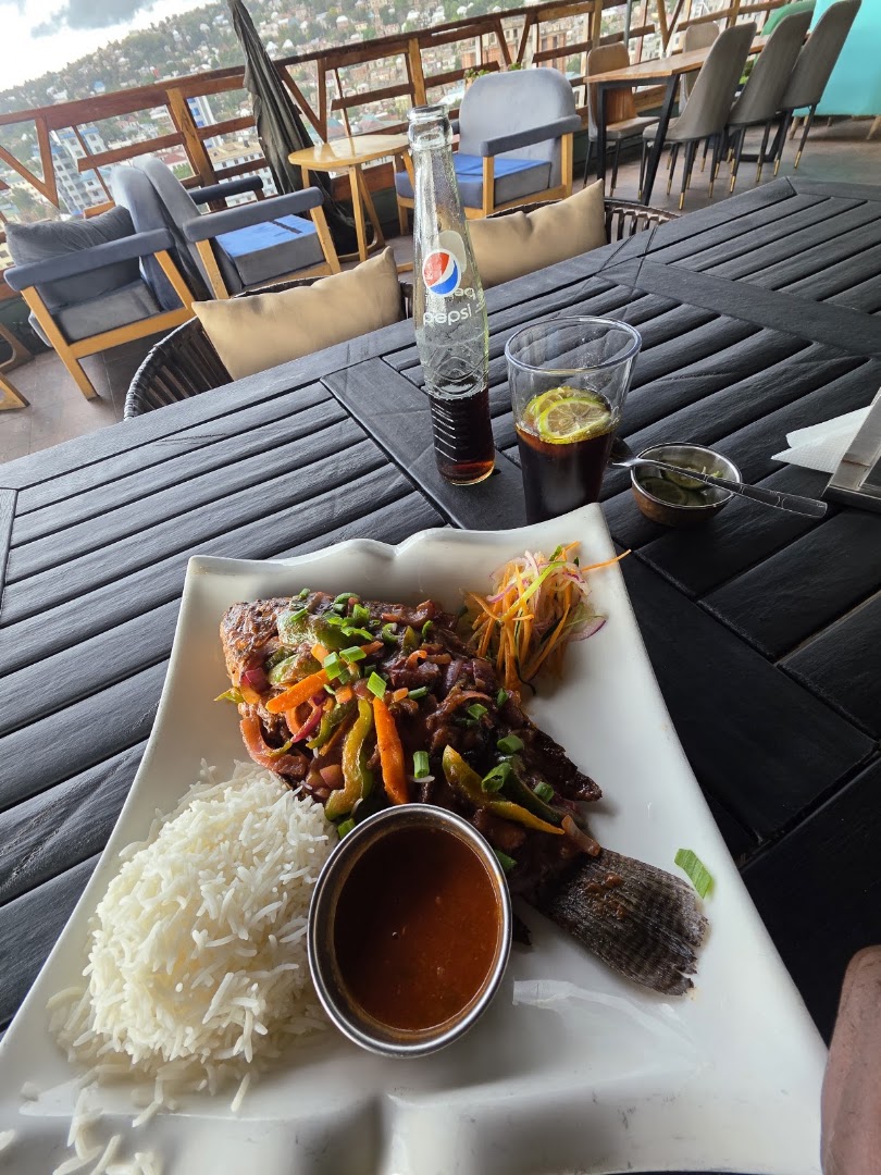 Rooftop Restaurant & Café: appetizing food and rooftop atmosphere