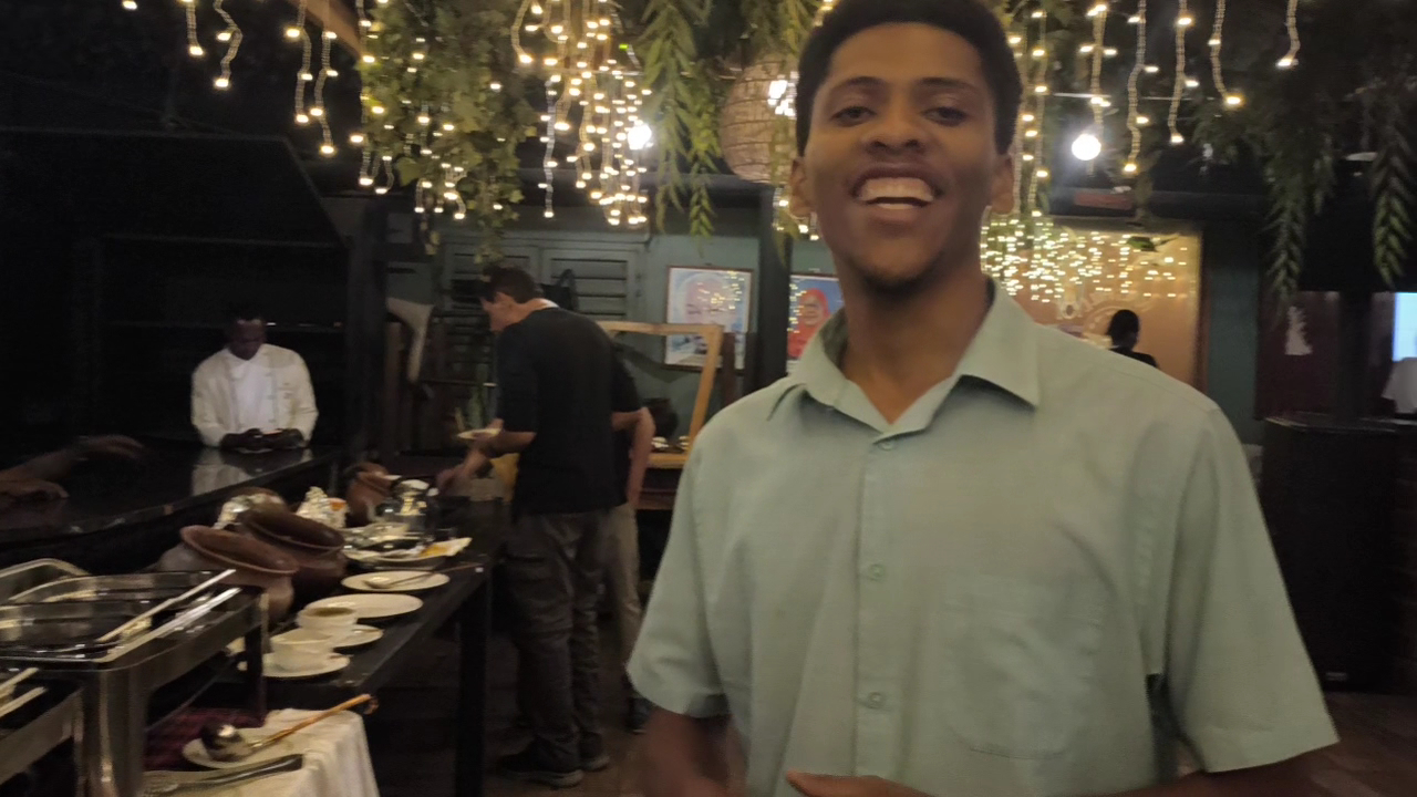 Rooftop Restaurant & Café: atmosphere and happy staff