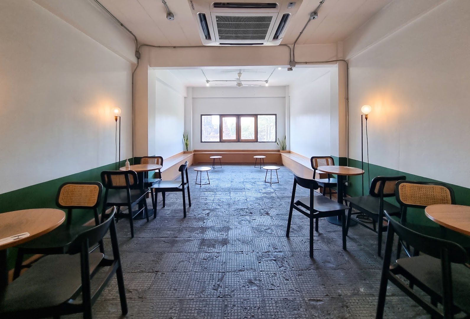 Busaba Cafe: clear, inviting interior atmosphere