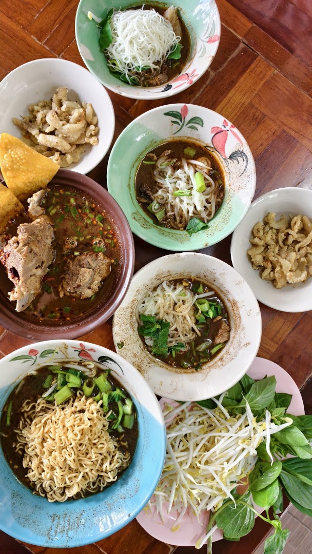 Mae Pranee Boat Noodle: appetizing overhead shot of food