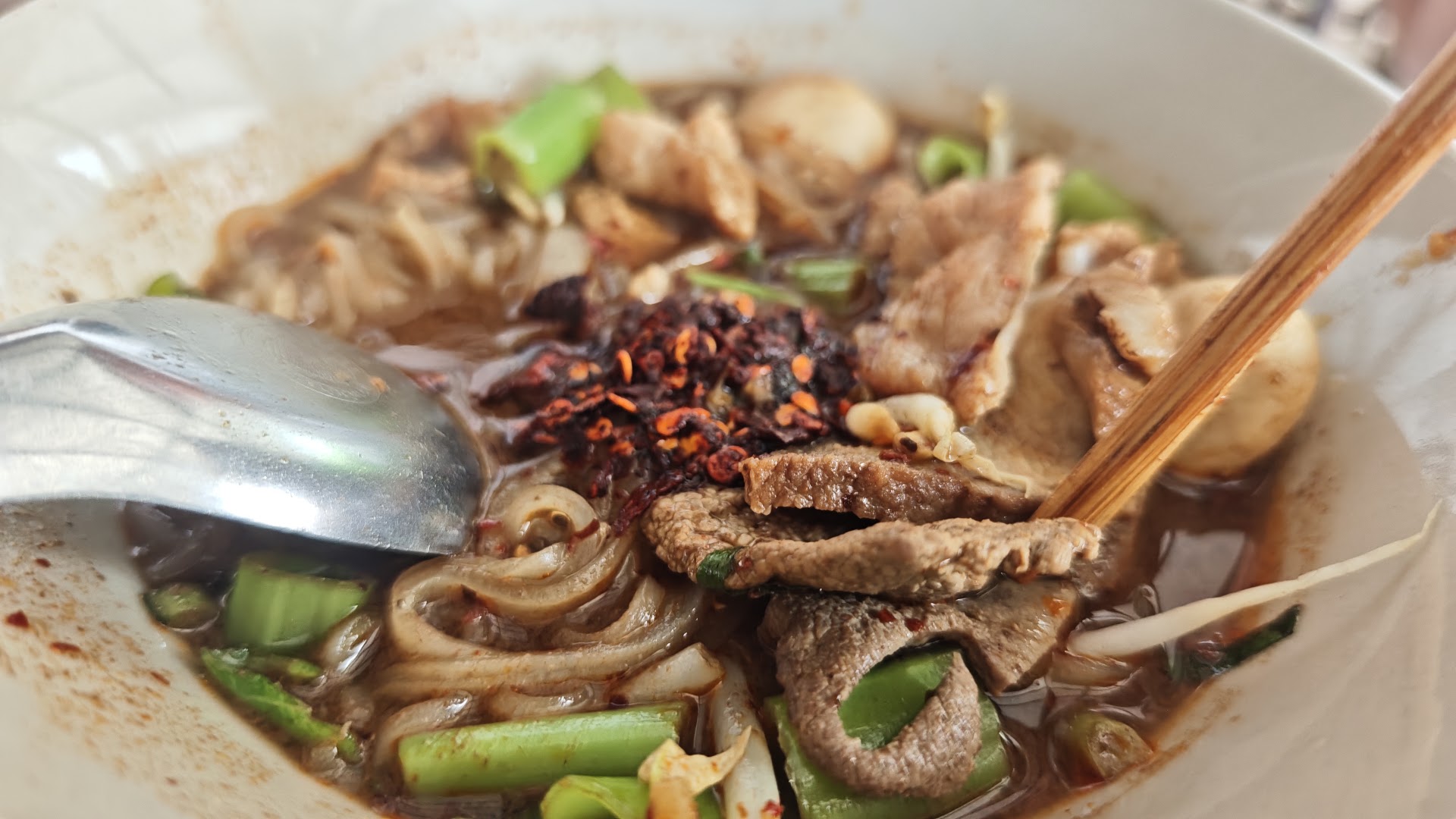 Mae Pranee Boat Noodle: appetizing photo of boat noodles