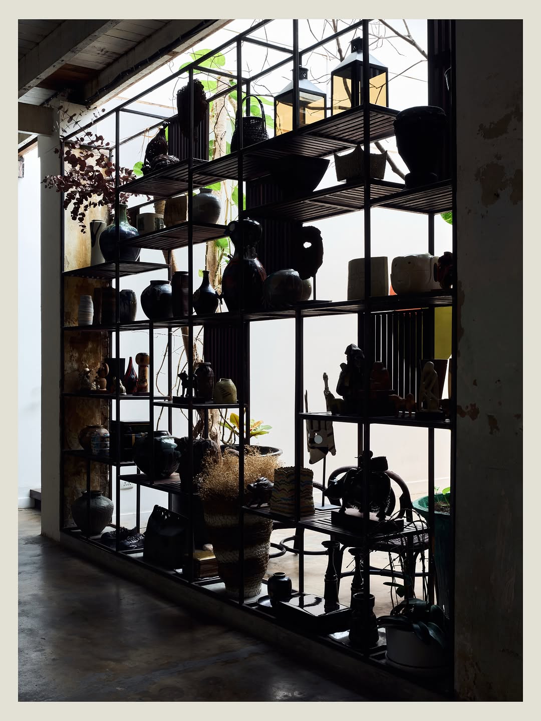 ATT 19: high quality gallery interior shot