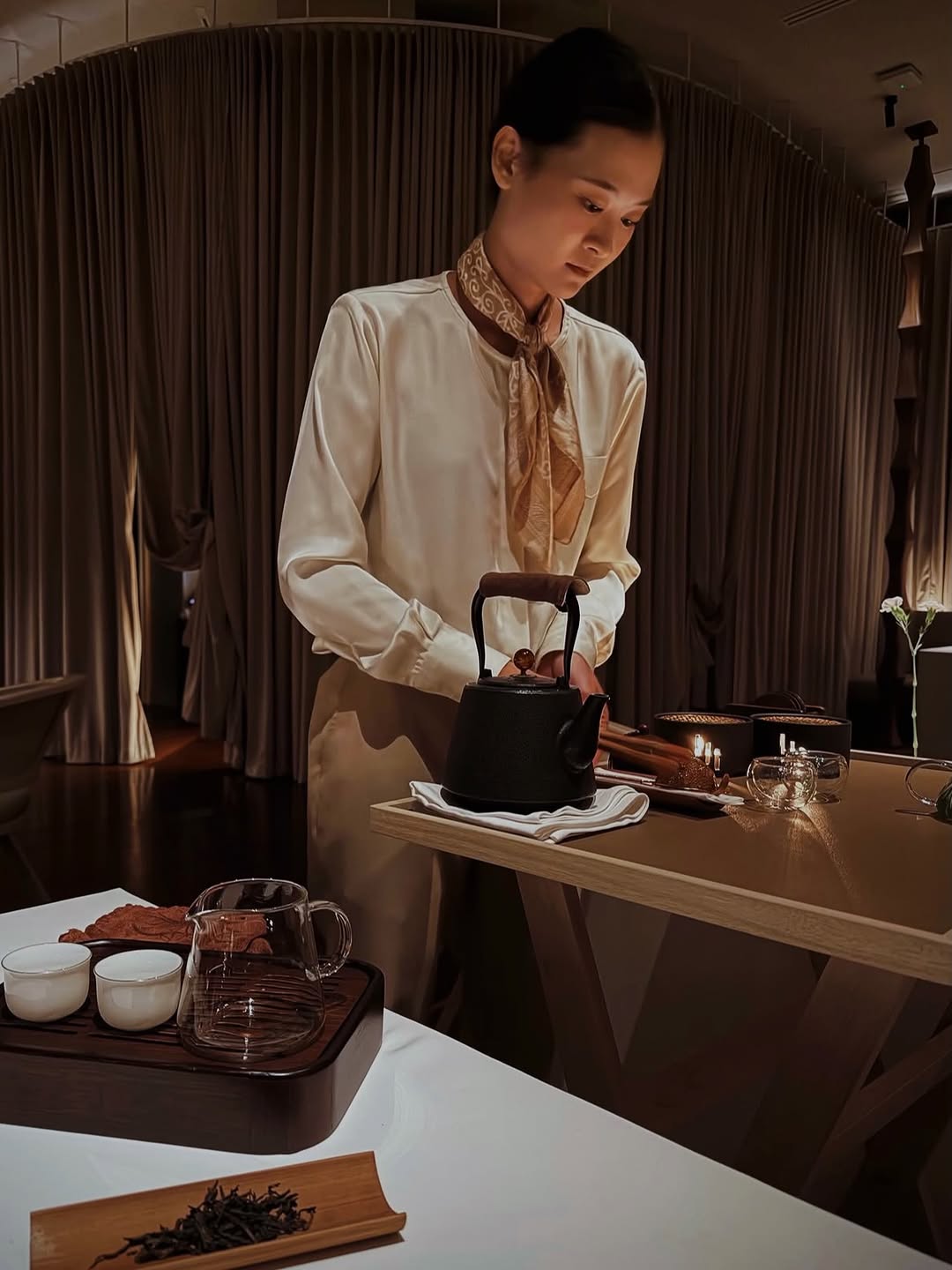 Etcha: professional atmosphere and service shot