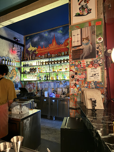 Independence: bar atmosphere and interior