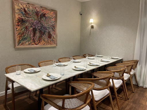 Kwantip: clean, inviting restaurant interior shot