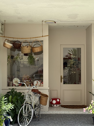 lucky13th: attractive and clear shop exterior