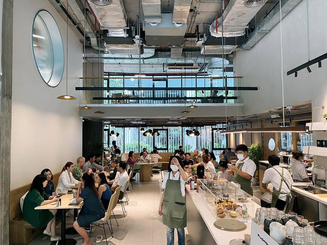 Toby's: clear, inviting interior atmosphere