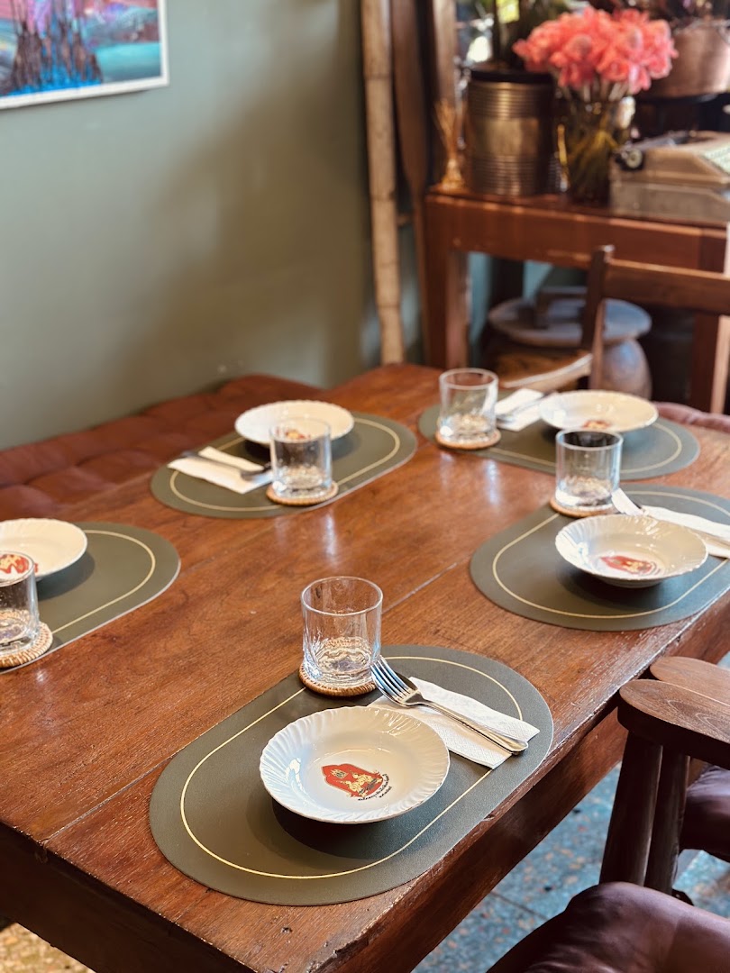 Chawee: inviting and clean restaurant setting