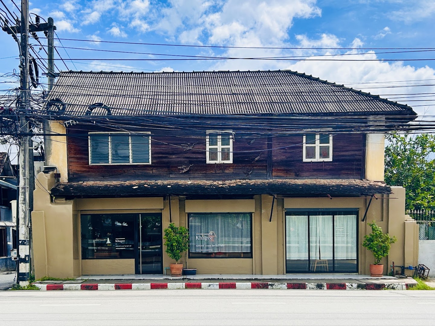 Khagee: clear, professional exterior shot