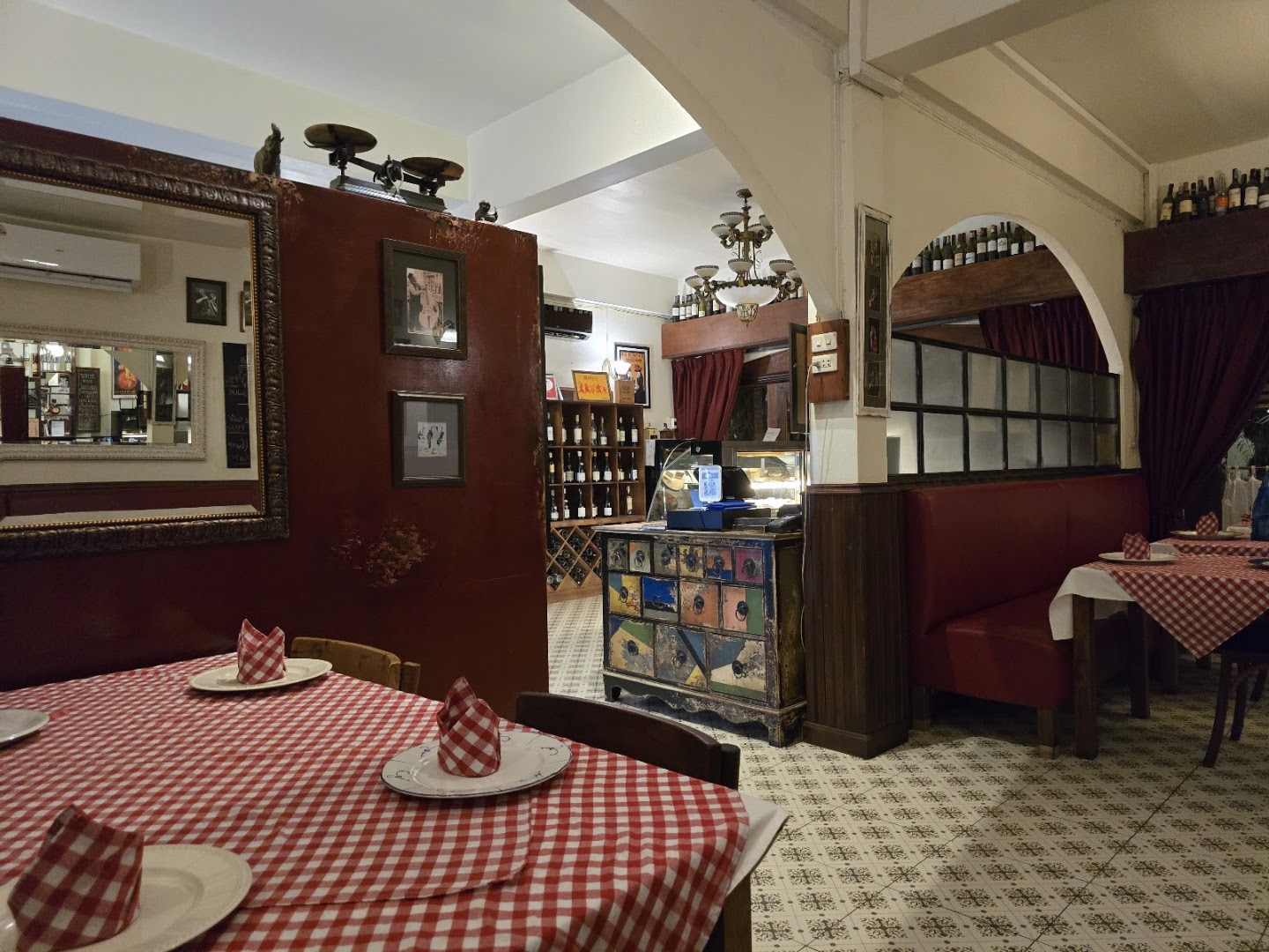 La Terrasse: clear shot of restaurant interior