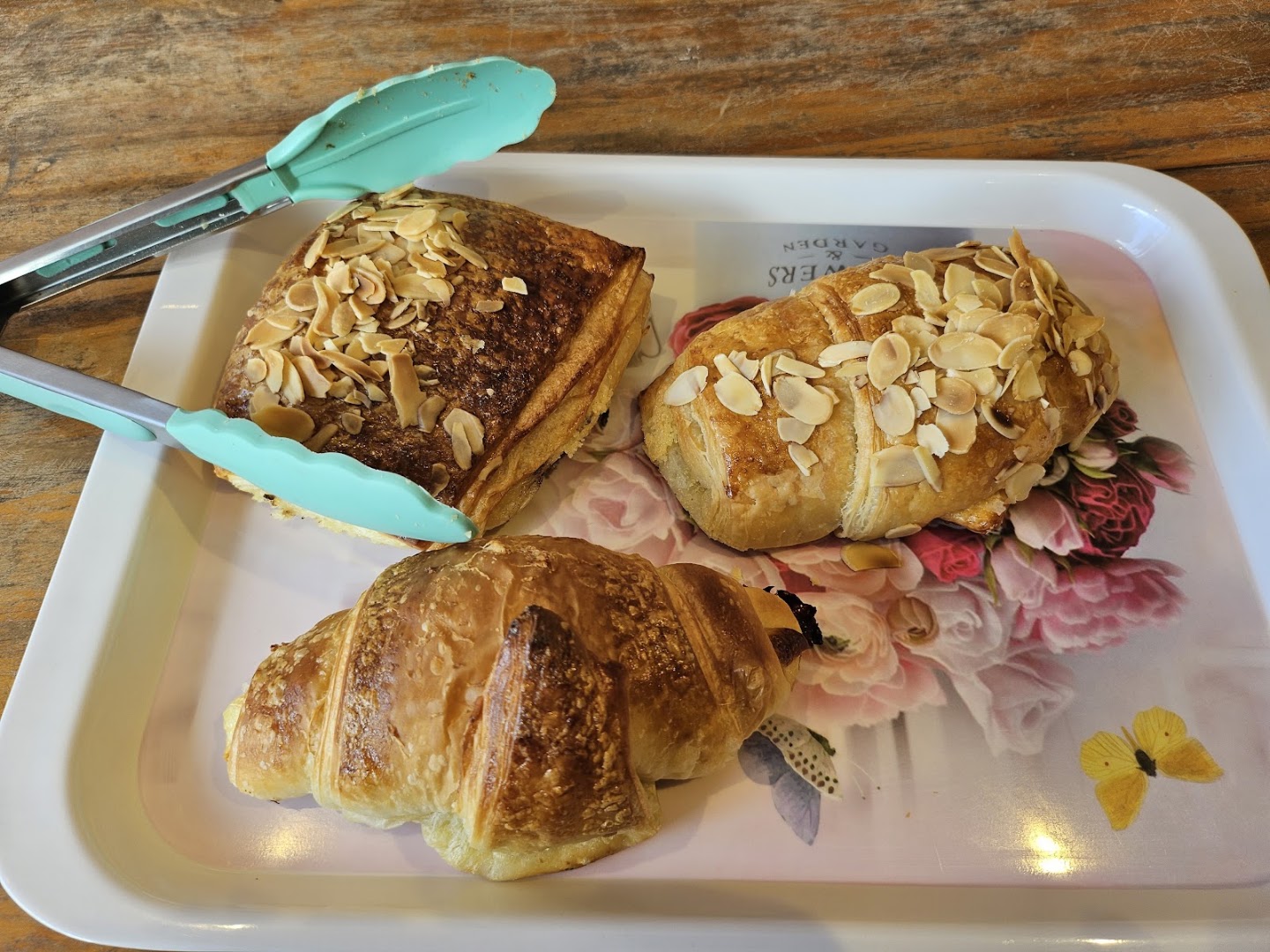 Nana Bakery: appetizing photo of bakery items
