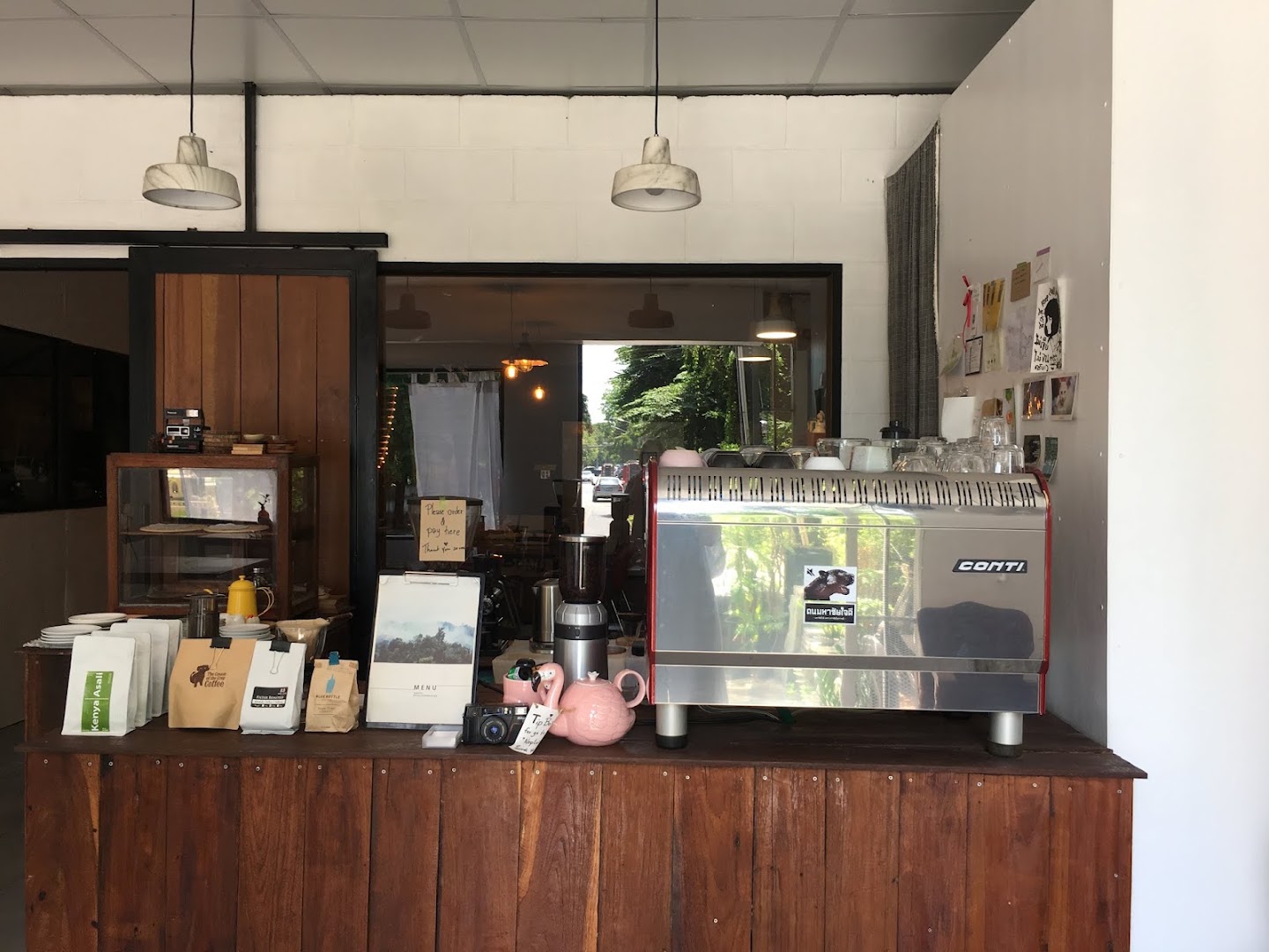Rakuda: clear shot of bar interior