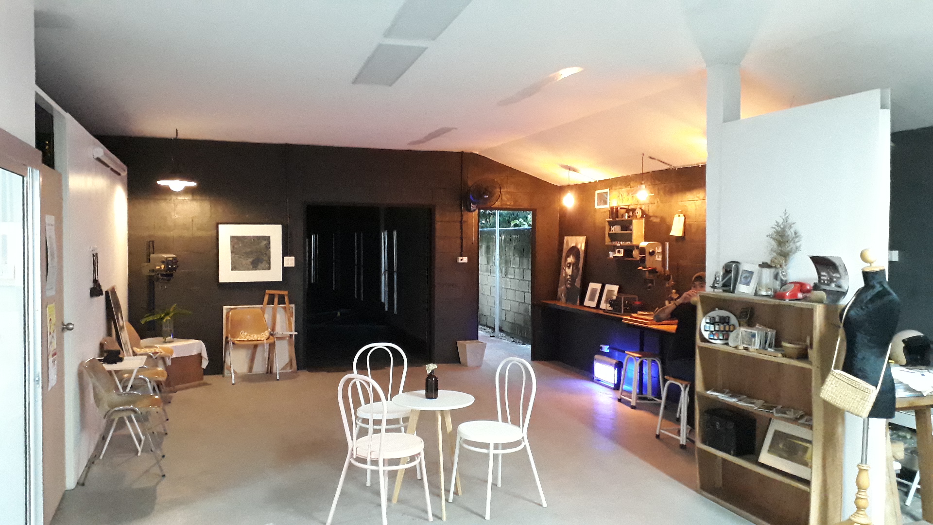 Rakuda: clear view of venue interior