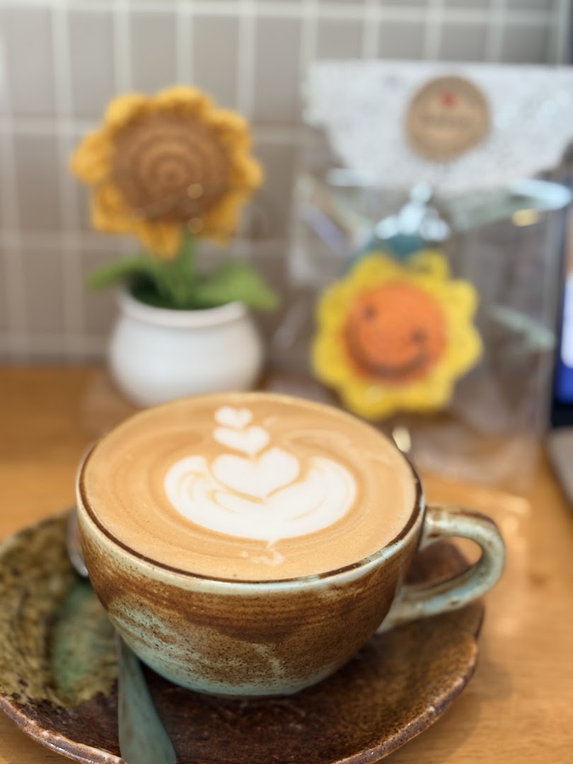 Sunflower Smoothies & Coffee: appealing photo of latte art
